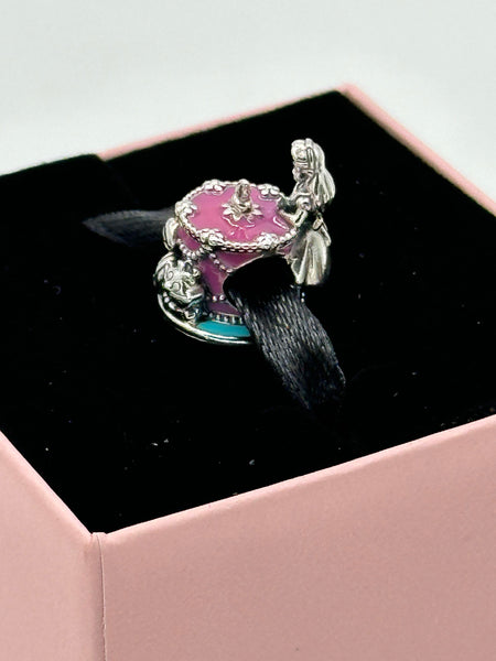 Disney Parks Pandora Alice in Wonderland Cheshire Cat Unbirthday Cake Hat Charm 2024 Exclusive