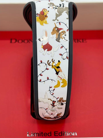 Disney Dooney & and Bourke Santa Tails Dogs LE Magic Band Magicband Pluto Paws